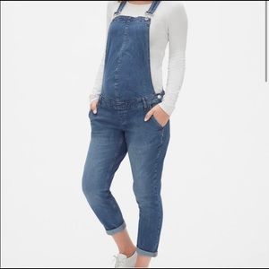 Gap NWT maternity overalls